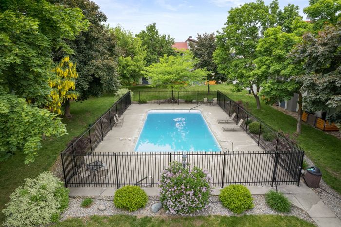 Serrano Pool
