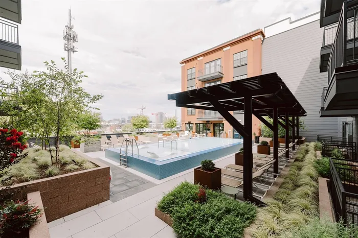 Swimming Pool Area| Nashville TN Apartment For Rent |  LC SoBro