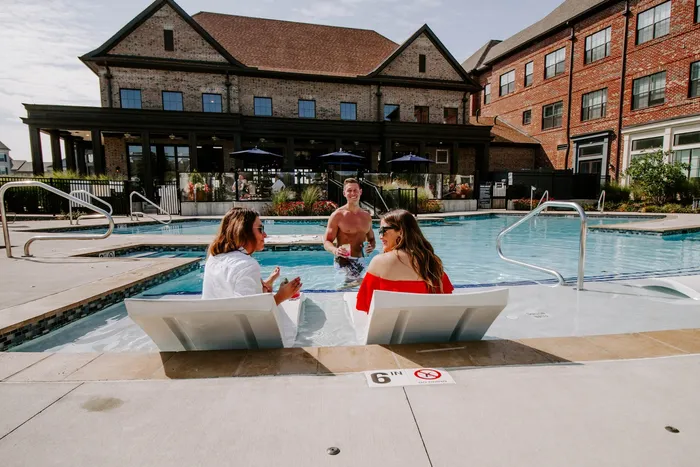 Swimming Pool | New Albany OH Apartment For Rent | LC New Albany