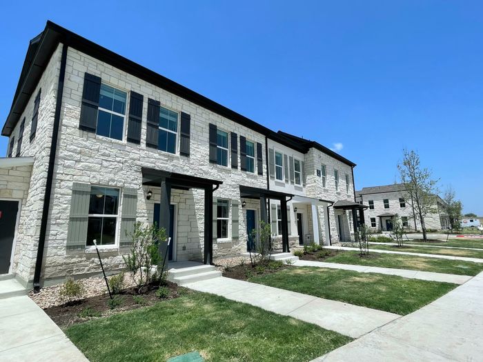Townhomes | Apartment Homes in Pflugerville , Texas | LC Plfugerville