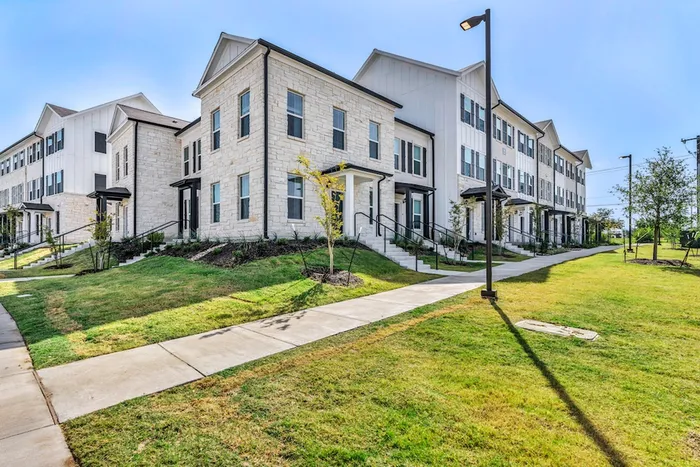 Outdoor Area | LC Pflugerville| Apartment Homes in Pflugerville , Texas | LC Plfugerville