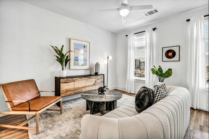 Townhome Living Room | Apartment Homes in Pflugerville , Texas | LC Plfugerville