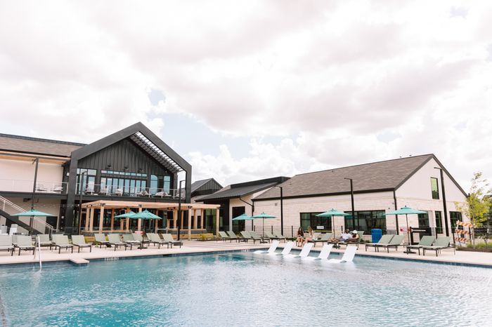 Pool | Apartment Homes in Pflugerville , Texas | LC Plfugerville