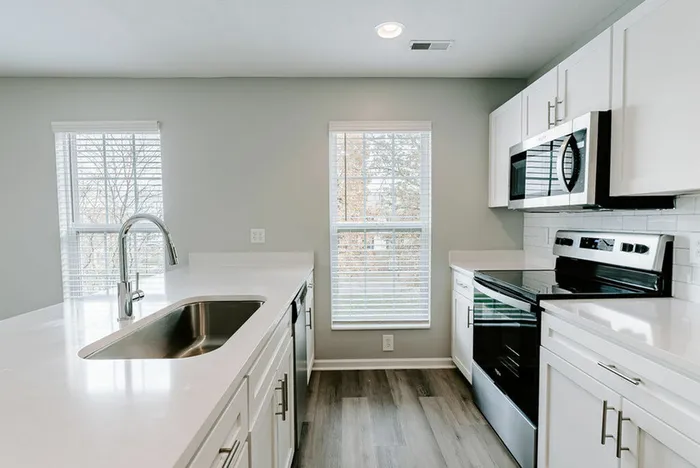 Modern Kitchen | LC Dublin | Apartments in Dublin, Ohio