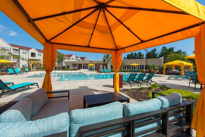 Beautifully Landscaped Grounds | Apartments Near Uncw Campus | Aspire 349