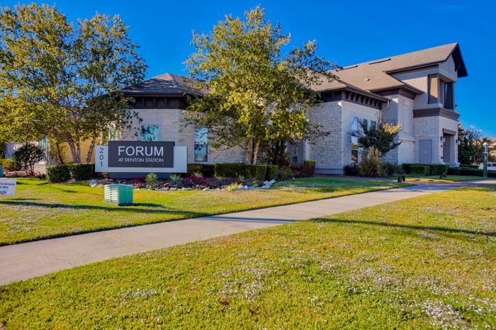 Entrance/Leasing Office