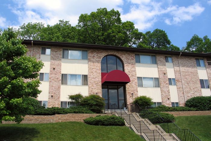 Cranberry Run Apts, Exterior, 3 story buildings, manicured grass, shrubs, and bushes