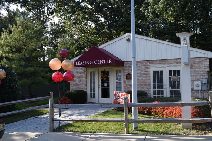 Cranberry Run Apts, Exterior, leasing center