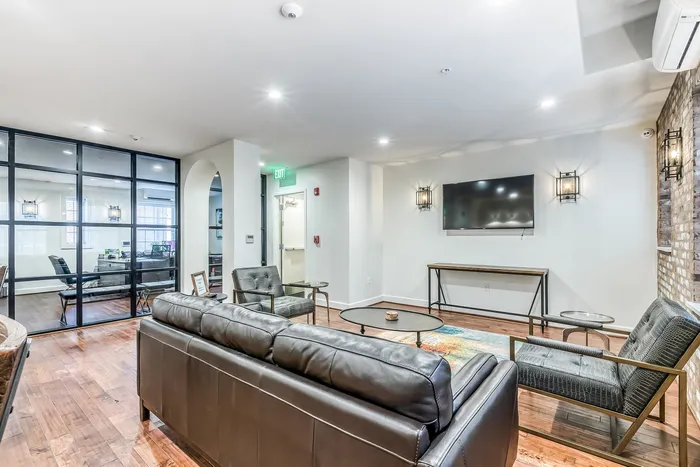Lounge/Leasing Center