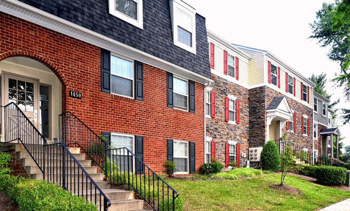 Woodlawn Village Apartments