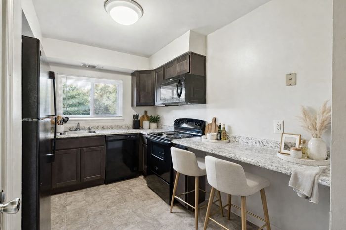 Eat in Kitchen with Breakfast bar