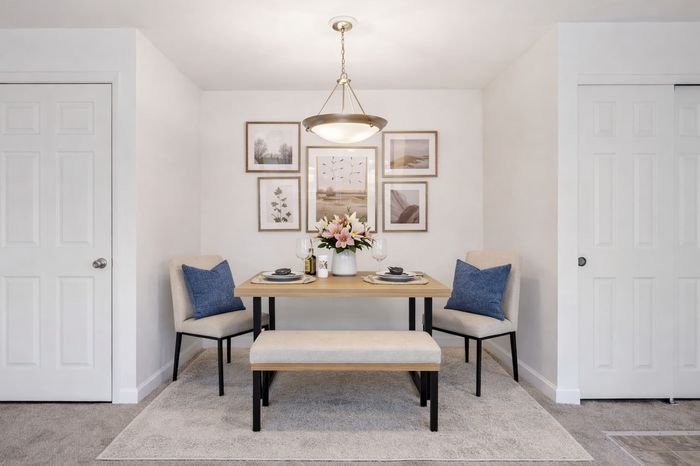Dining room with picture wall gallery