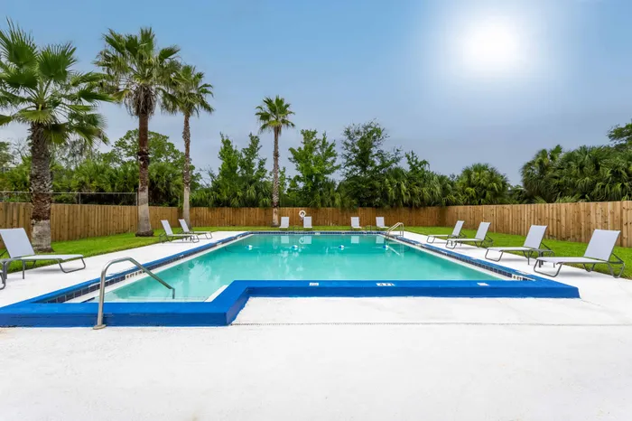 The Point at Arrowhead &ndash; Swimming Pool