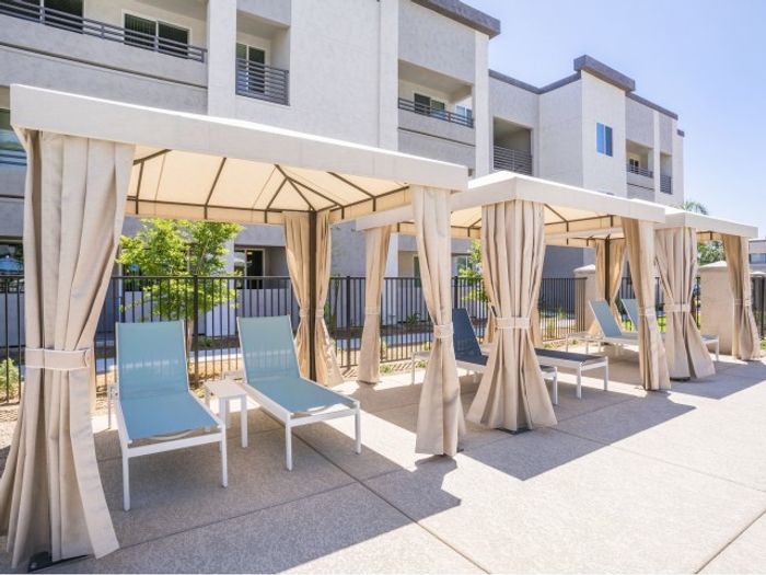 Apartment with pool