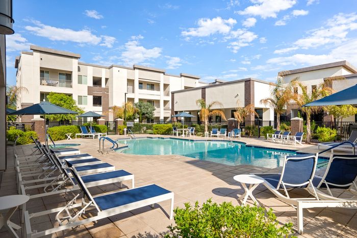 apartment with pool in gilbert az