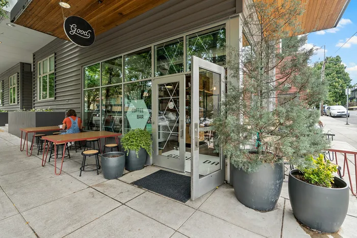 Apartment with coffee shop