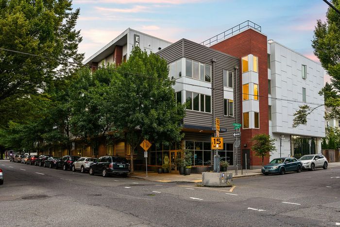 apartment for rent in buckman neighborhood