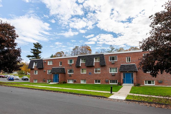 Princeton Commons Exterior | Apartments in Claremont, NH