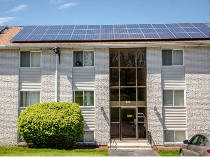 Come home to the inviting, well-maintained exterior of our pet-friendly apartments in Dracut, MA. | Princeton Reserve | Dracut apartments for rent