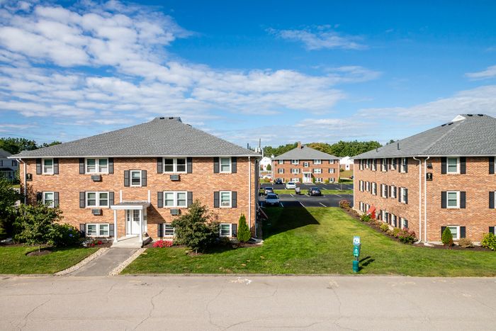 Take in the tranquil charm of mature trees and shaded greenery with a quiet wooded view. | Princeton Dover Apartments |