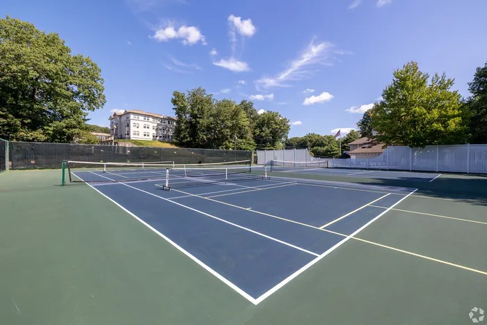 Tennis and Pickleball Courts | Boulder Park Apartments in Nashua NH | Boulder Park Apartments in Nashua NH