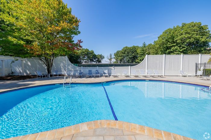 Sparkling Swimming Pool | Boulder Park Apartments in Nashua NH | Boulder Park Apartments in Nashua NH
