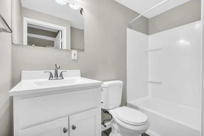 9.5 Coach 20 - Bathroom 2