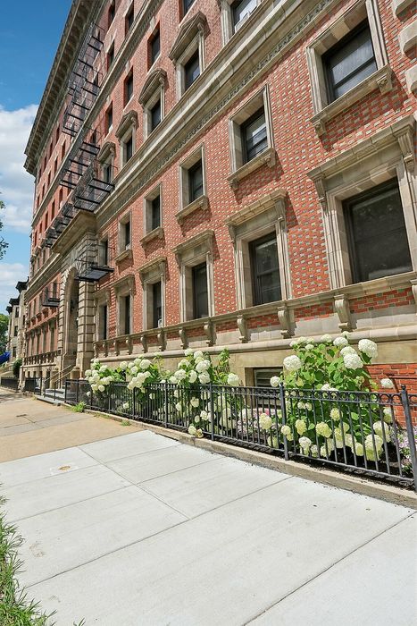 Extend your living space onto community patio areas with outdoor furniture, outdoor games, and entertainment potential. Indoor-outdoor lifestyle. | Princeton on Beacon Street | Brookline Apartments