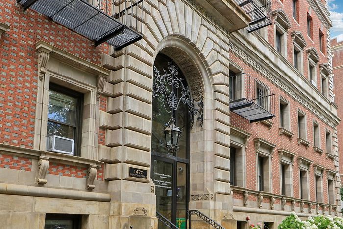 Soak in the skyline with a city view that captures the vibrant pulse of urban living. | Princeton on Beacon Street | Princeton on Beacon Street Apartments