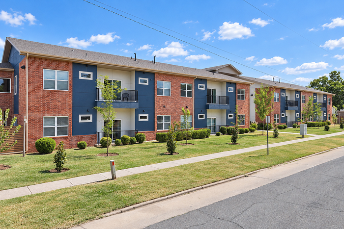 715 Monnett (Student) - Exterior View