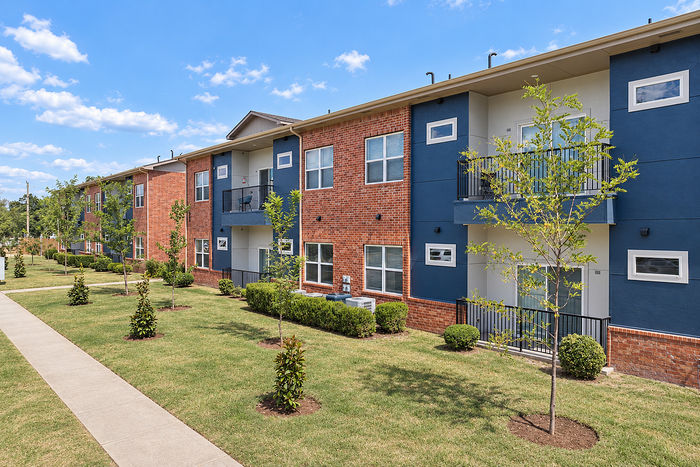 715 Monnett (Student) - Exterior View
