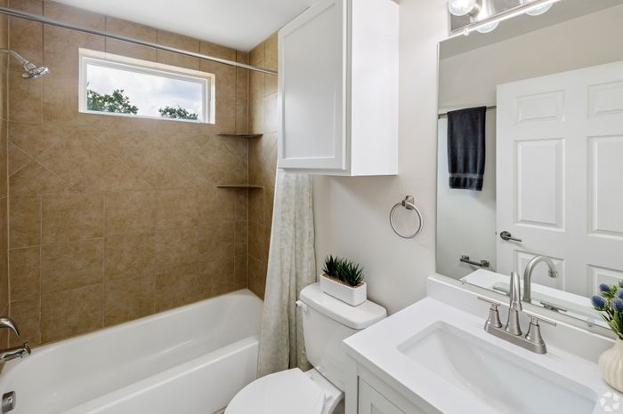 715 Monnett