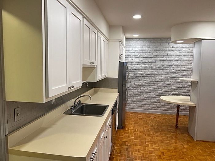 Photo of The Lakeshore Apartments
