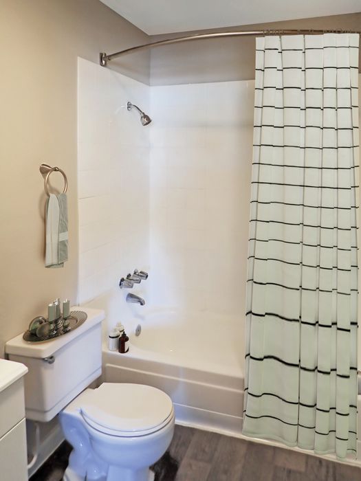 Stewart Arms - Apartments For Rent Las Vegas - Newly Renovated