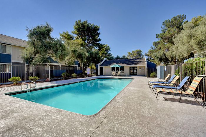 Paradise Square | Apartments For Rent in Las Vegas