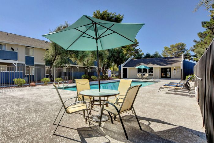 Paradise Square | Apartments For Rent in Las Vegas