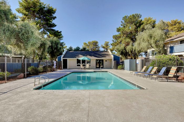 Paradise Square | Apartments For Rent in Las Vegas