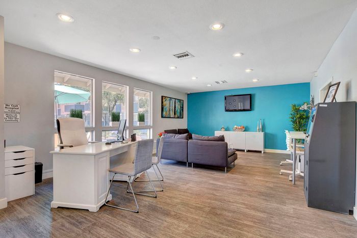 Paradise Square | Apartments For Rent in Las Vegas