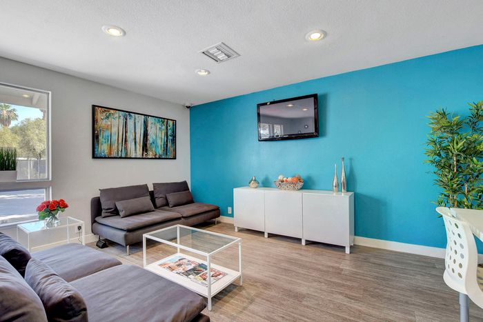 Paradise Square | Apartments For Rent in Las Vegas