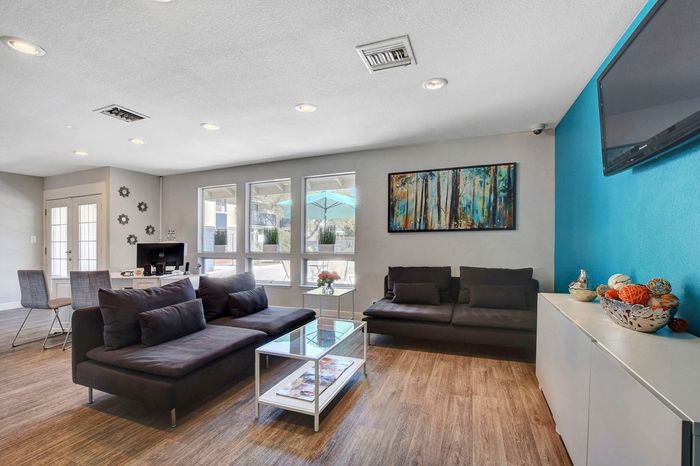Paradise Square | Apartments For Rent in Las Vegas