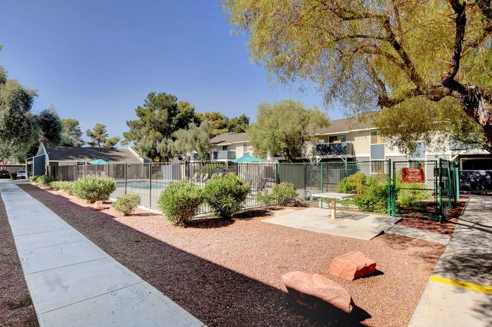 Paradise Square | Apartments For Rent in Las Vegas