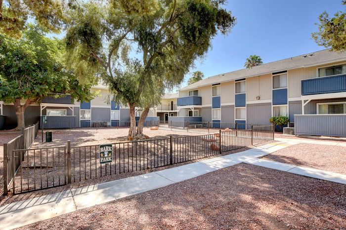 Paradise Square | Apartments For Rent in Las Vegas