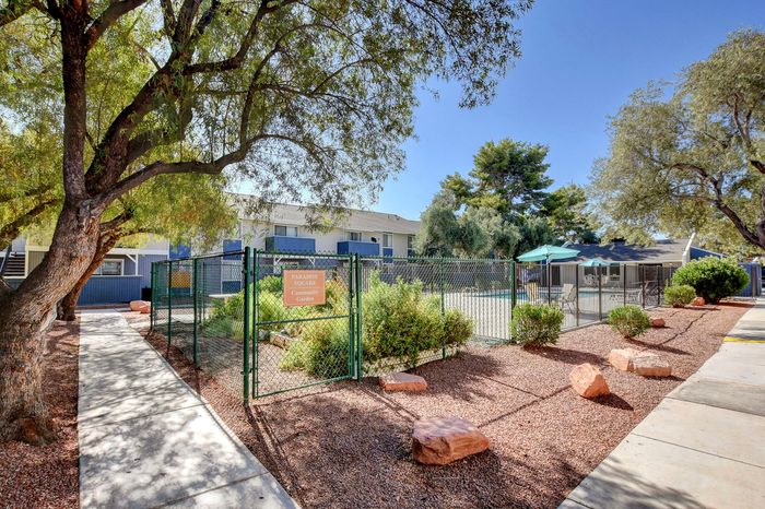 Paradise Square | Apartments For Rent in Las Vegas