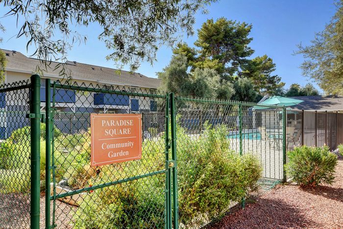 Paradise Square | Apartments For Rent in Las Vegas
