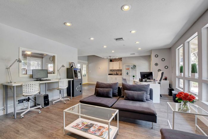 Paradise Square | Apartments For Rent in Las Vegas