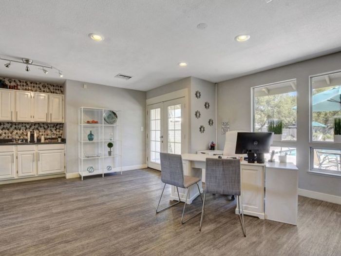 Paradise Square | Apartments For Rent in Las Vegas