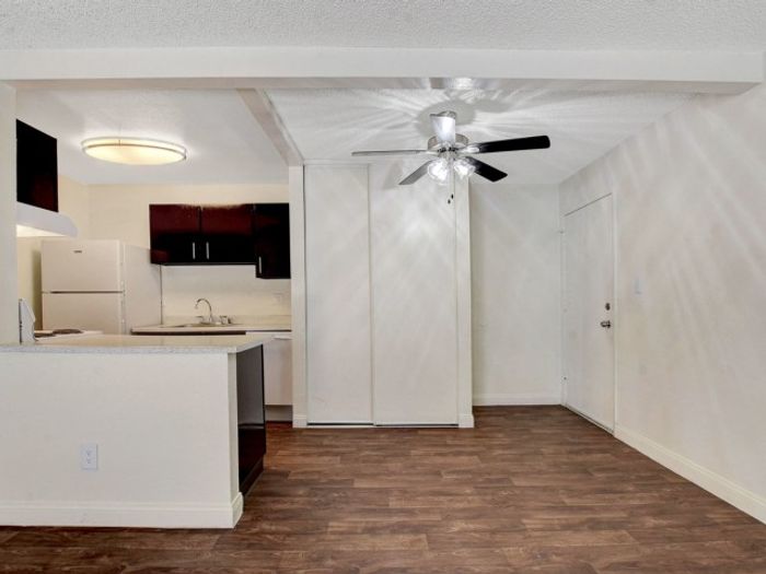 Paradise Square | Apartments For Rent in Las Vegas