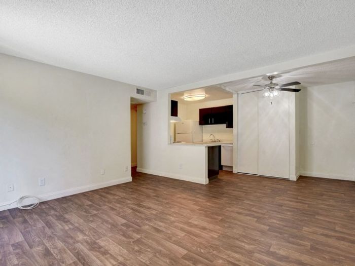 Paradise Square | Apartments For Rent in Las Vegas