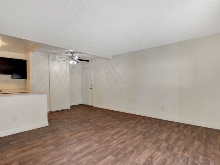 Paradise Square | Apartments For Rent in Las Vegas