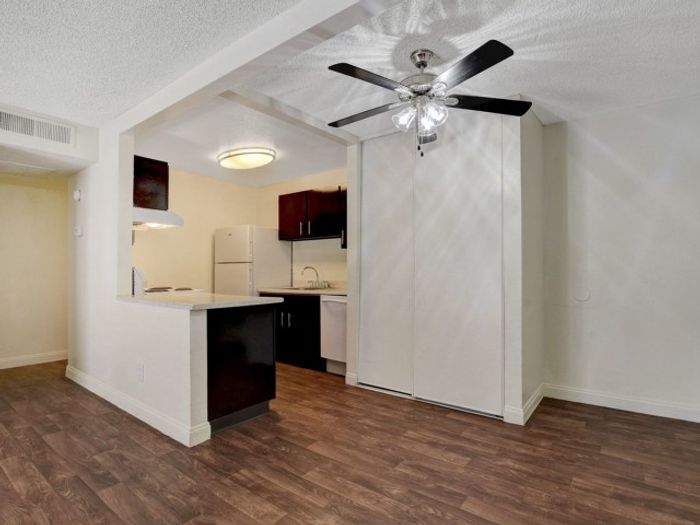 Paradise Square | Apartments For Rent in Las Vegas